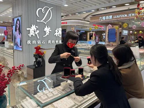 金飾迎春添喜氣 揚城年味妝點忙